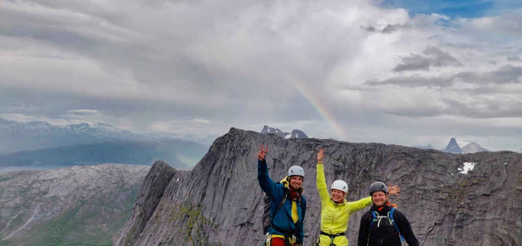 Näkökulmia kalliokiipeilykouluttajan ammattitaidon kehittämiseen Suomessa